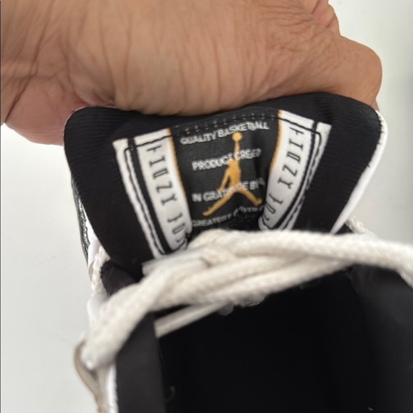 Air Jordan 11 Retro “Concord” 2000 Athletic Shoes - Picture 8 of 13